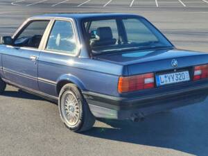 Image 7/20 of BMW 320i (1990)