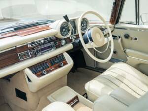 Image 47/54 de Mercedes-Benz 280 SE 3,5 (1968)