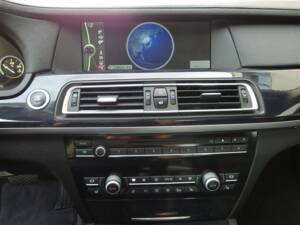 Image 52/95 of BMW 750i (2009)