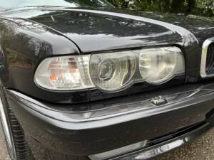 Image 18/50 de BMW 735i (2001)