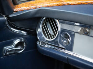 Image 24/42 de Mercedes-Benz 250 SL (1967)