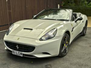 Bild 4/50 von Ferrari California (2010)