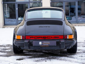 Image 6/27 of Porsche 911 Carrera 3.2 (1985)