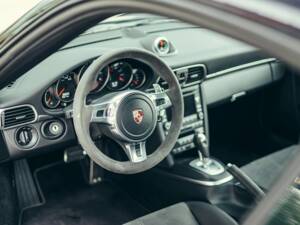 Image 44/50 of Porsche 911 Carrera GTS (2011)