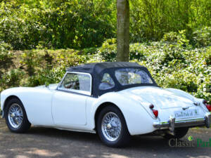 Image 7/50 of MG MGA 1600 (1960)