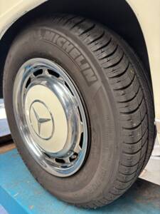 Image 48/64 of Mercedes-Benz 220 S b (1965)