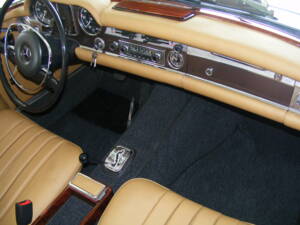 Image 6/36 of Mercedes-Benz 280 SL (1970)