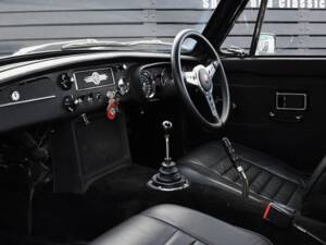 Bild 22/36 von MG MGC GT (1969)