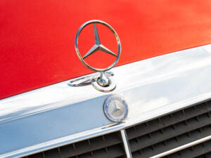 Image 24/50 of Mercedes-Benz E 320 (1994)