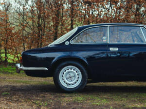 Image 24/50 of Alfa Romeo Giulia 1600 GT Junior (1977)