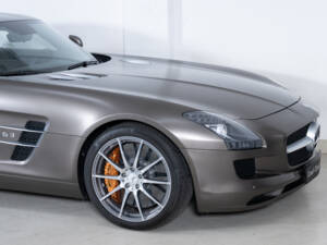 Image 18/33 of Mercedes-Benz SLS AMG (2010)