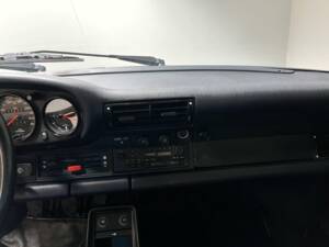 Bild 14/15 von Porsche 911 Carrera 3.2 (1988)