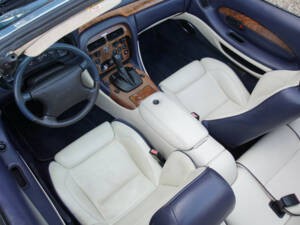 Afbeelding 43/50 van Aston Martin DB 7 Vantage Volante (2000)