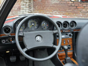 Image 32/50 of Mercedes-Benz 280 SL (1982)