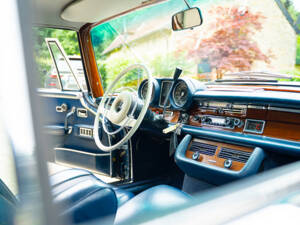 Image 32/48 of Mercedes-Benz 280 SE (1969)