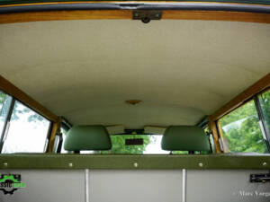 Image 43/43 of Morris Minor 1000 Traveller (1965)