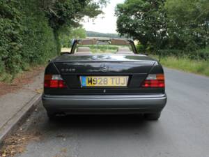 Bild 5/22 von Mercedes-Benz E 320 (1994)