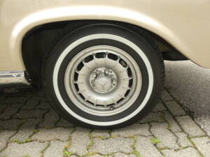 Image 44/73 de Mercedes-Benz 280 SE (1969)