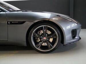 Image 24/50 of Jaguar F-Type (2019)