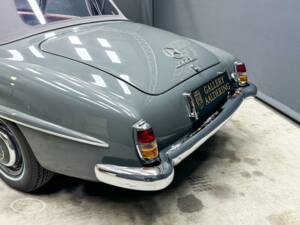 Image 15/37 of Mercedes-Benz 190 SL (1957)