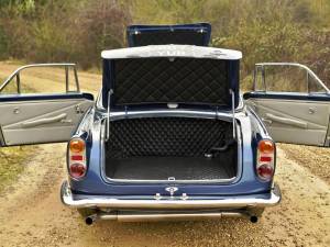 Image 11/50 de Maserati 3500 GTI Touring (1962)