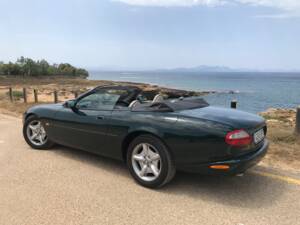 Image 3/22 of Jaguar XK8 4.0 (1996)