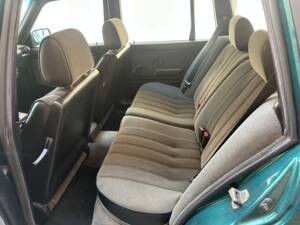 Image 13/23 of BMW 325i Touring (1993)