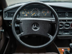 Image 23/77 of Mercedes-Benz 190 E 2.3 (1988)