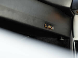 Image 24/38 of Ferrari 208 GTB Turbo (1987)