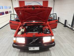 Bild 12/15 von Volvo 240 Polar (1991)