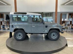 Bild 2/8 von Land Rover Defender 90 Works V8 (2012)