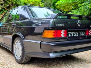 Image 37/69 de Mercedes-Benz 190 E 2.3-16 (1985)