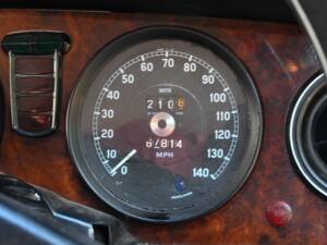 Image 41/50 of Jaguar XJ 6 4.2 (1971)
