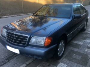 Image 19/25 of Mercedes-Benz 300 SE (1993)