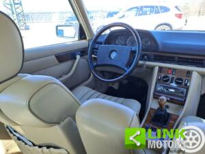 Image 9/10 of Mercedes-Benz 300 SEL (1990)