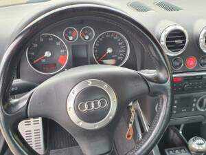 Immagine 10/15 di Audi TT 1.8 T quattro (2001)