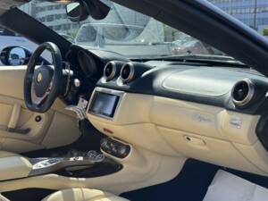 Image 28/51 of Ferrari California (2009)
