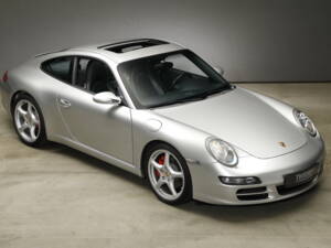 Image 4/25 of Porsche 911 Carrera S (2004)