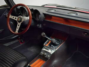 Bild 13/30 von Alfa Romeo Giulia 1300 GT Junior (1974)