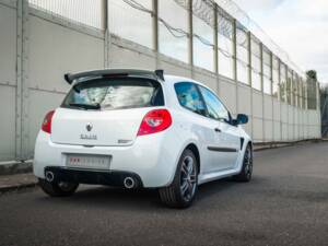 Imagen 16/58 de Renault Clio III 1.4 16V (2010)