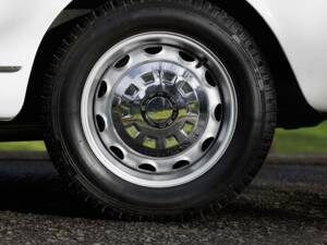Image 43/50 of Alfa Romeo 2600 Spider (1964)