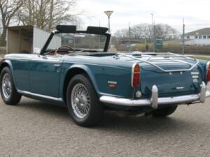 Image 4/74 of Triumph TR 250 (1968)