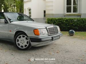 Image 20/43 of Mercedes-Benz 300 CE-24 (1993)