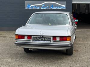 Image 10/51 of Mercedes-Benz 300 D lang (1985)