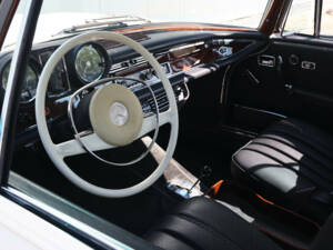 Immagine 38/45 di Mercedes-Benz 280 SE (1968)