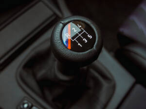 Image 26/42 of BMW 320is (1989)