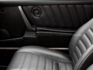 Image 28/36 of Porsche 911 Carrera 3.2 (1984)