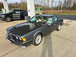 Image 21/36 de BMW 635 CSi (1986)