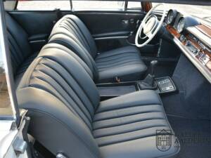 Image 3/50 de Mercedes-Benz 280 SE 3,5 (1971)