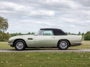 Immagine 4/57 di Aston Martin DB 6 Volante (1969)